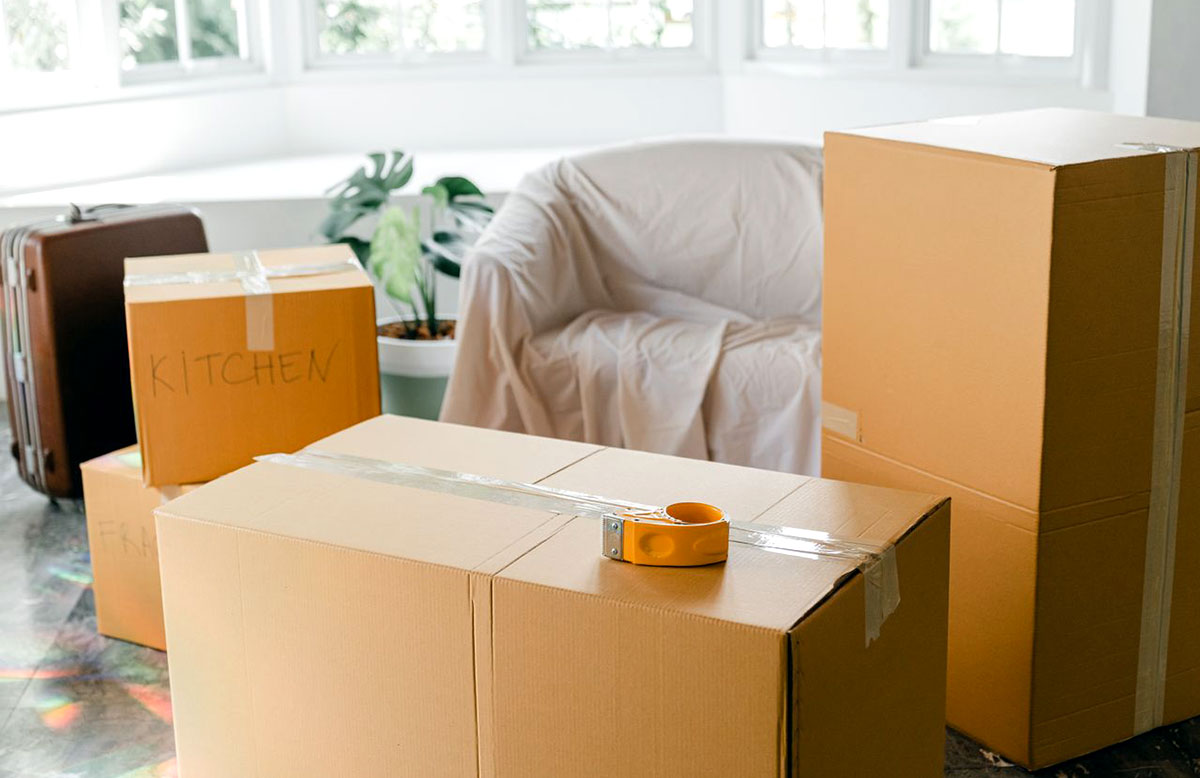 How Renters Can Manage Belongings When Moving From a Large House Into an Apartment